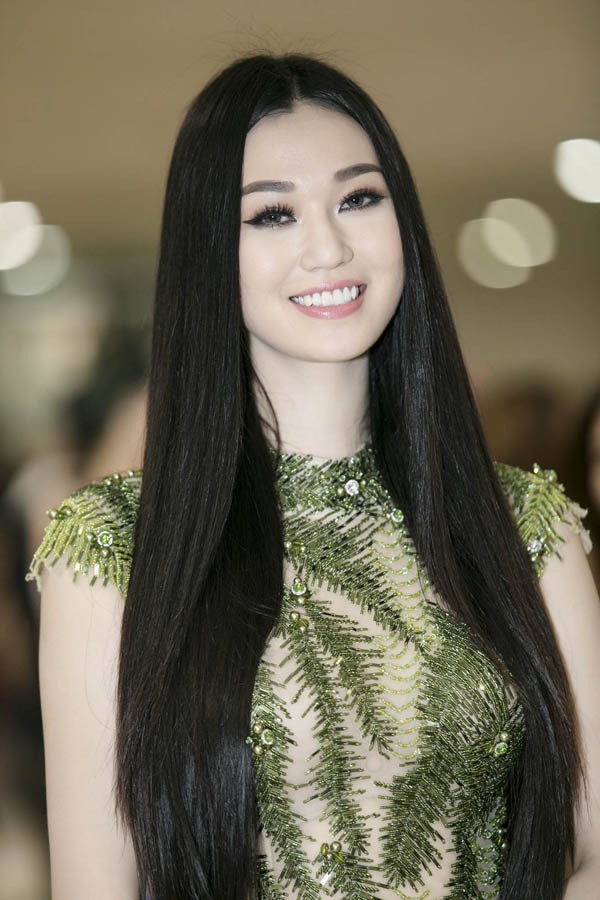 Khánh My tôn vòng 3 sexy với đầm xuyên thấu ảnh 6